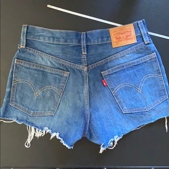 Levi 501 jean shorts - Picture 2 of 3